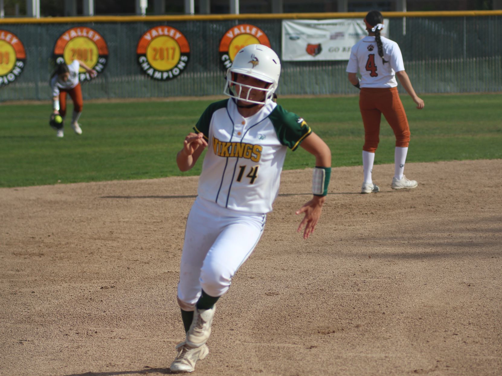 Kingsburg defeats Selma
